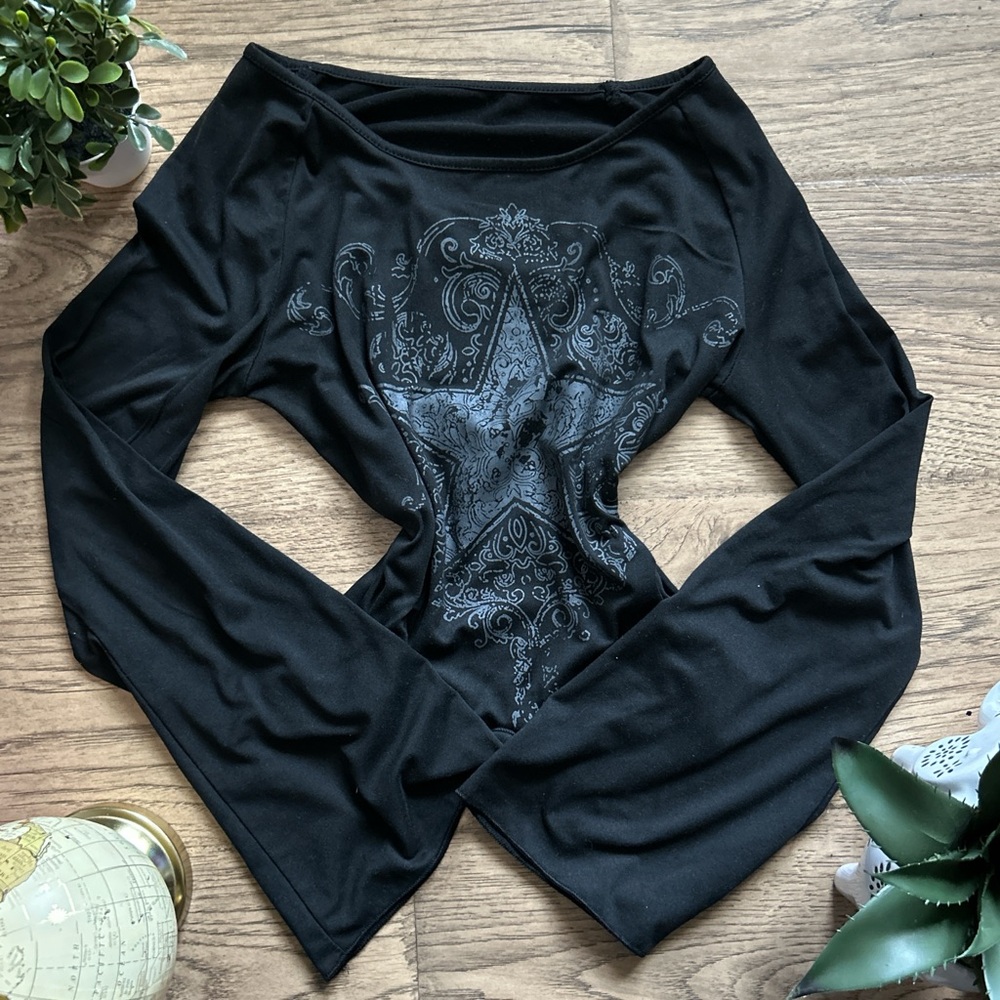 ROMWE Black Long Sleeve Cut Out Graphic Blouse